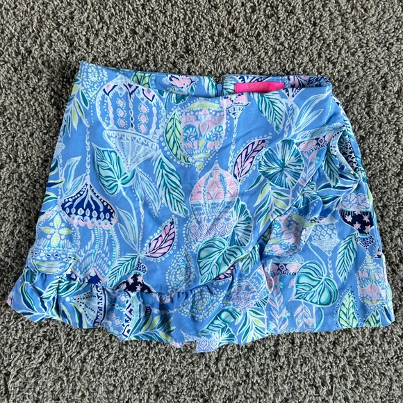 Lilly Pulitzer Shorts - Picture 2 of 4